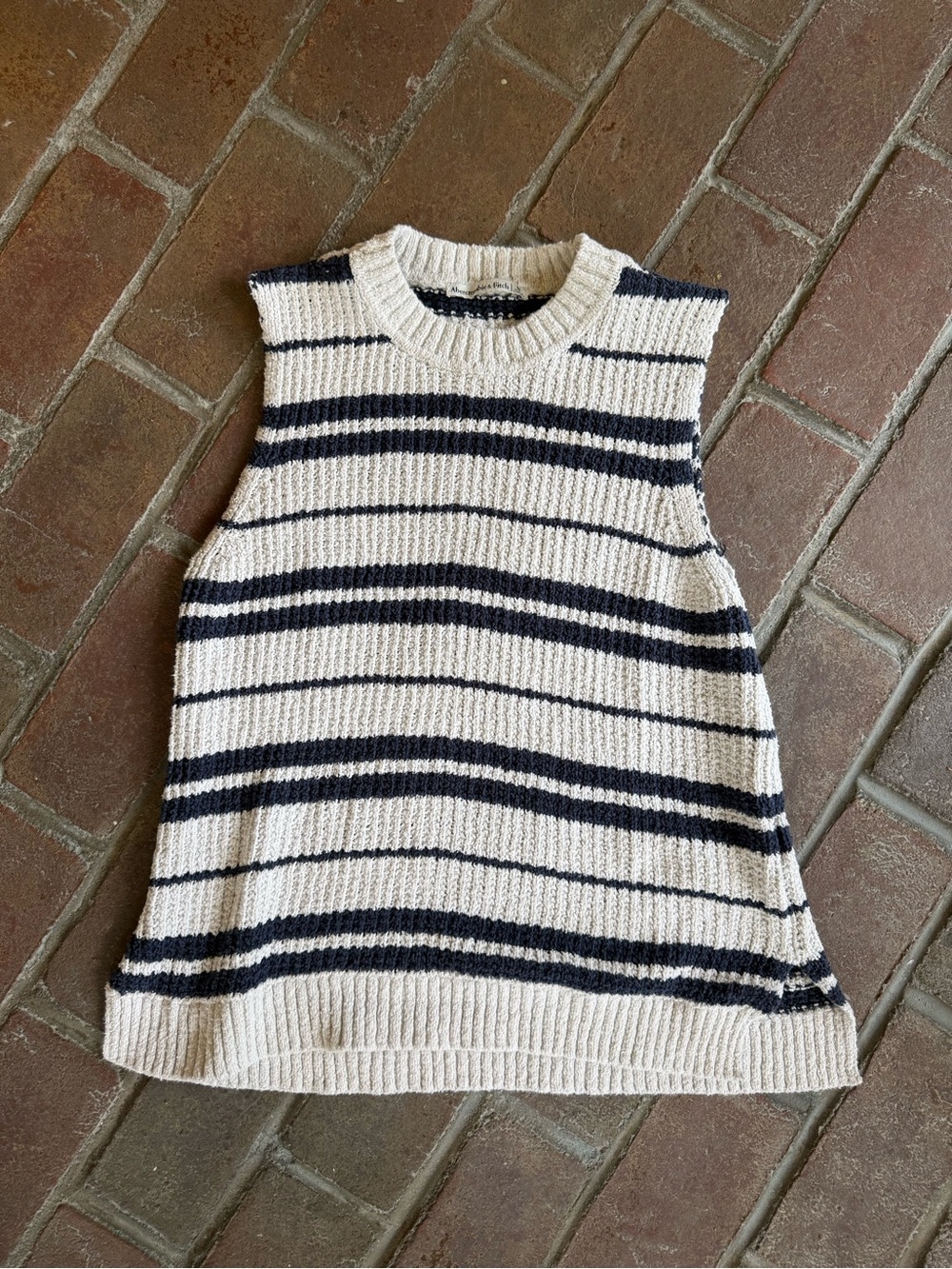 Abercrombie & Fitch Striped Sleeveless Sweater Tank Cream Navy M
